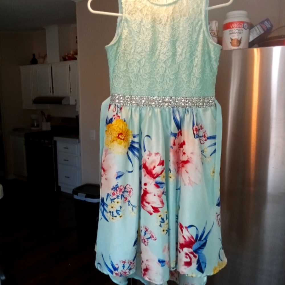 Girl size 16 formal dress